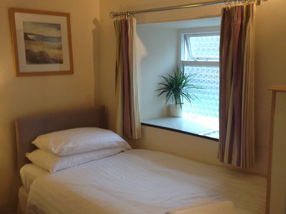 เดอะไพรออรี เบอร์ฟอร์ด เบด แอนด์ เบรกฟาสต์ Bed & Breakfast ภายนอก รูปภาพ